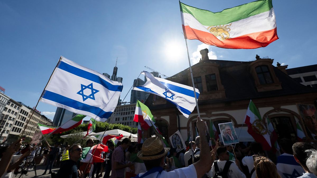 Protest gegen iranisches Regime in Frankfurt