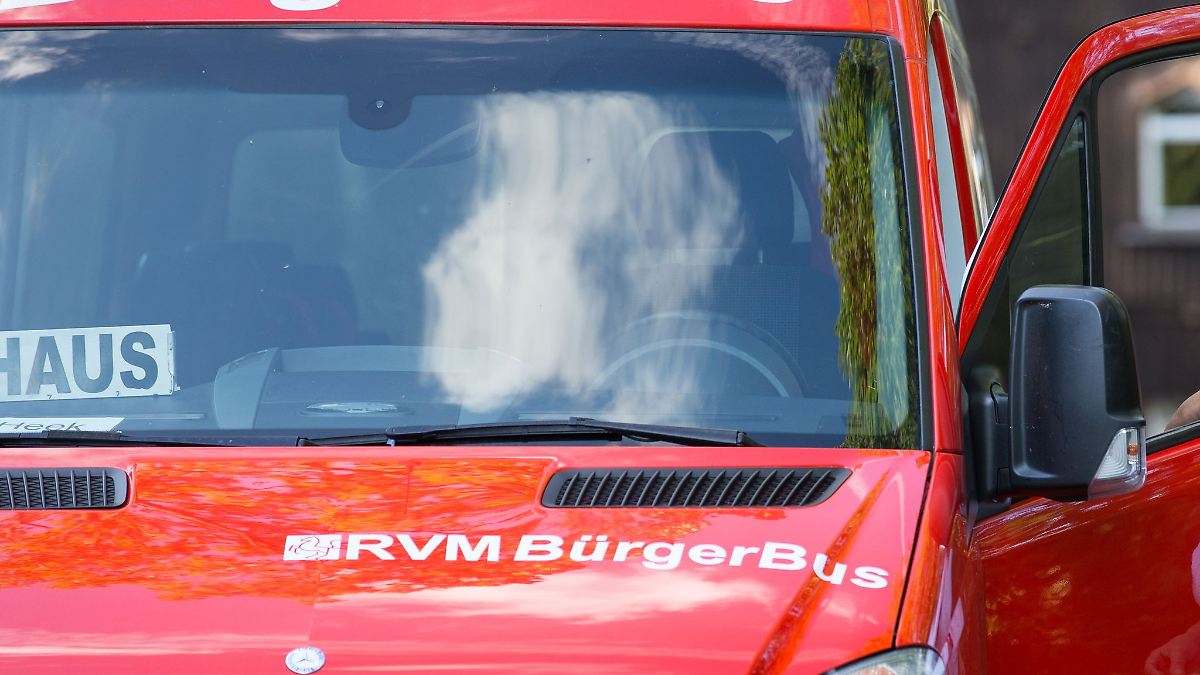 Mobil ohne Auto auf dem Land: NRW würdigt Bürgerbusse