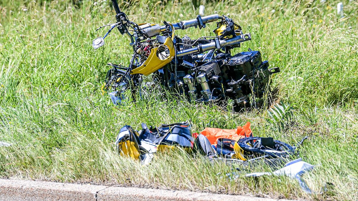 Zwei Motorradfahrer bei Frontalzusammenstoß getötet