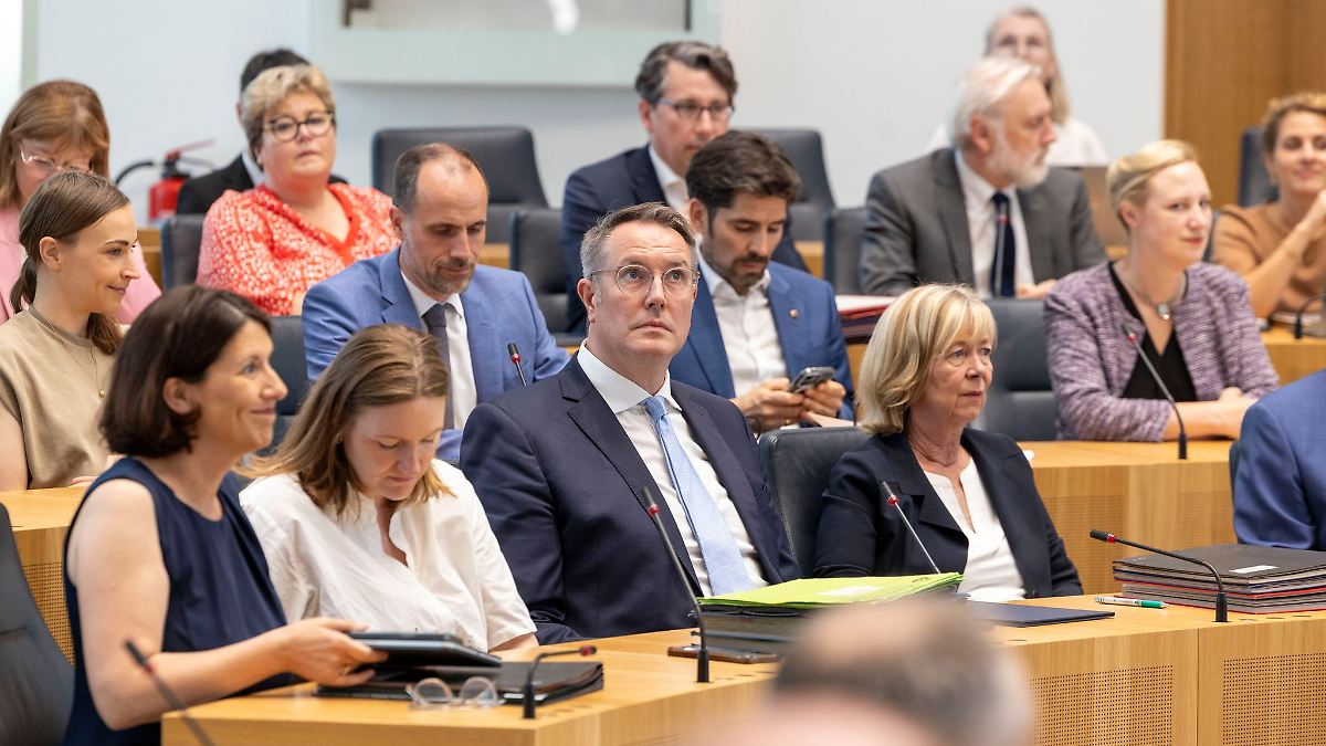 Karenzzeit für Minister bei Wechsel in die Wirtschaft