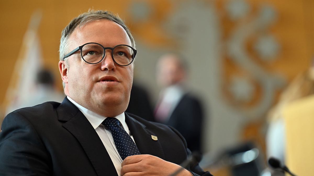 Waldbrand: Ministerpräsident Voigt dankt Kräften für Einsatz