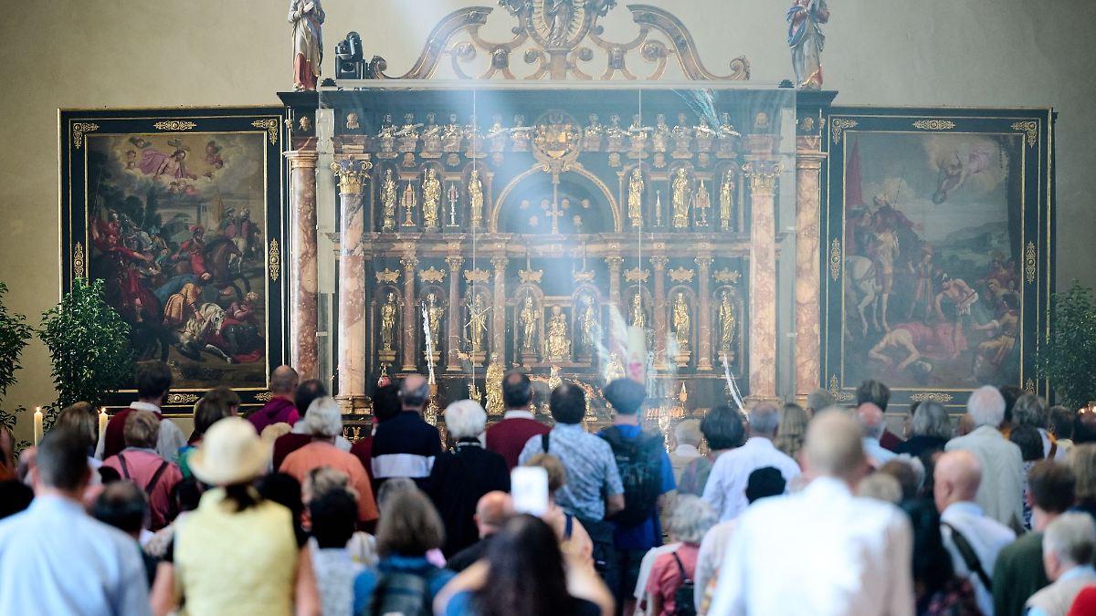 Domschatz wird zum Jubiläum in Original-Altar gezeigt