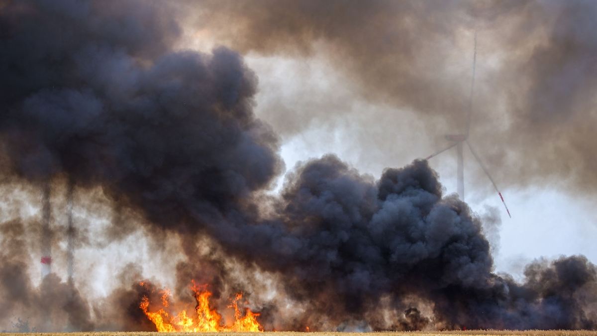 Erneuter Ackerbrand – Haus zeitweise evakuiert