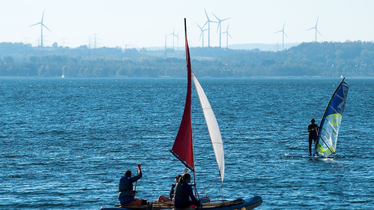 Katamaran kentert - Mann muss wiederbelebt werden