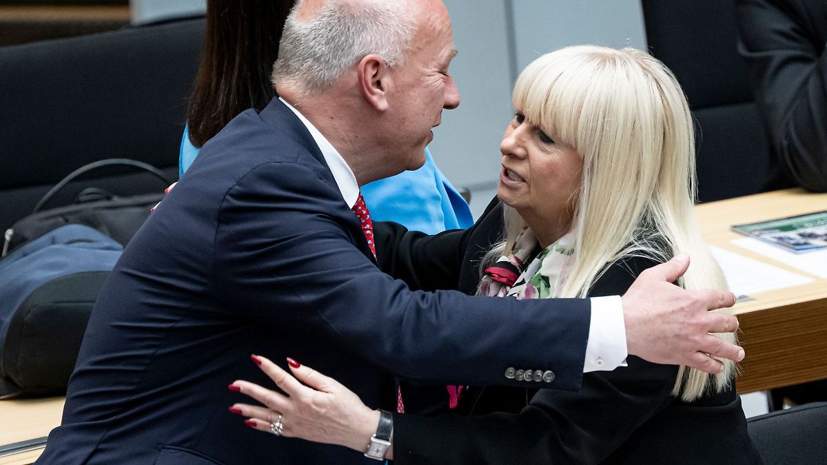 Innensenatorin lobt Einbürgerungsverfahren als sicher