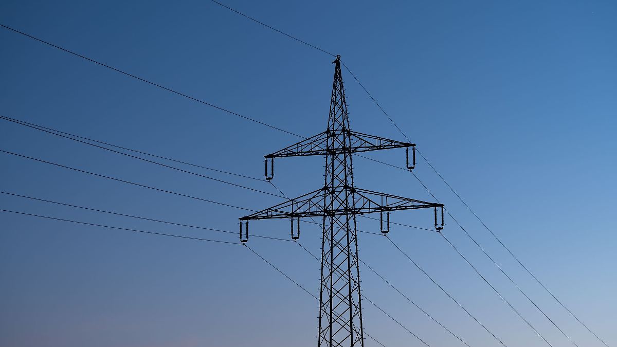 Mann klettert auf Strommast und erleidet Verbrennungen