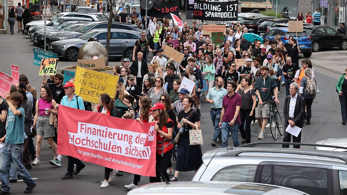  Foto zu Hessen: Hessen unterzeichnet Hochschulpakt 2026 bis 2031 - n-tv.de 