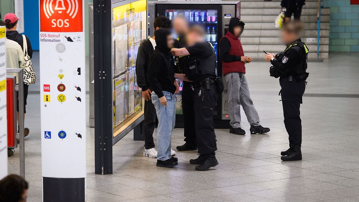 Start des Waffenverbots: 600 Kontrollen, elf Messer gefunden