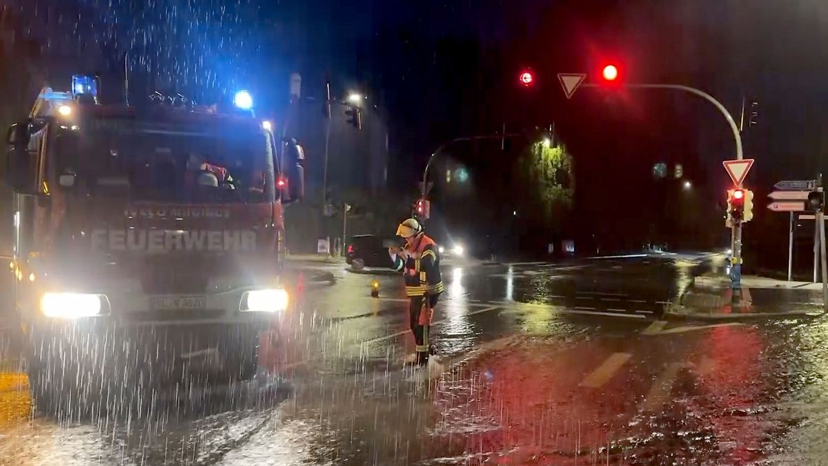 Überschwemmte Straßen durch Starkregen im Landkreis Harburg