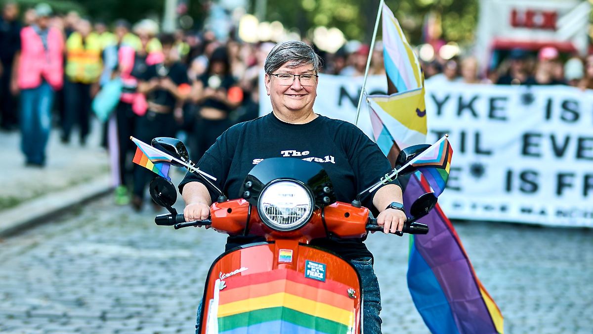 Mehrere tausend Menschen beim Community Dyke* March