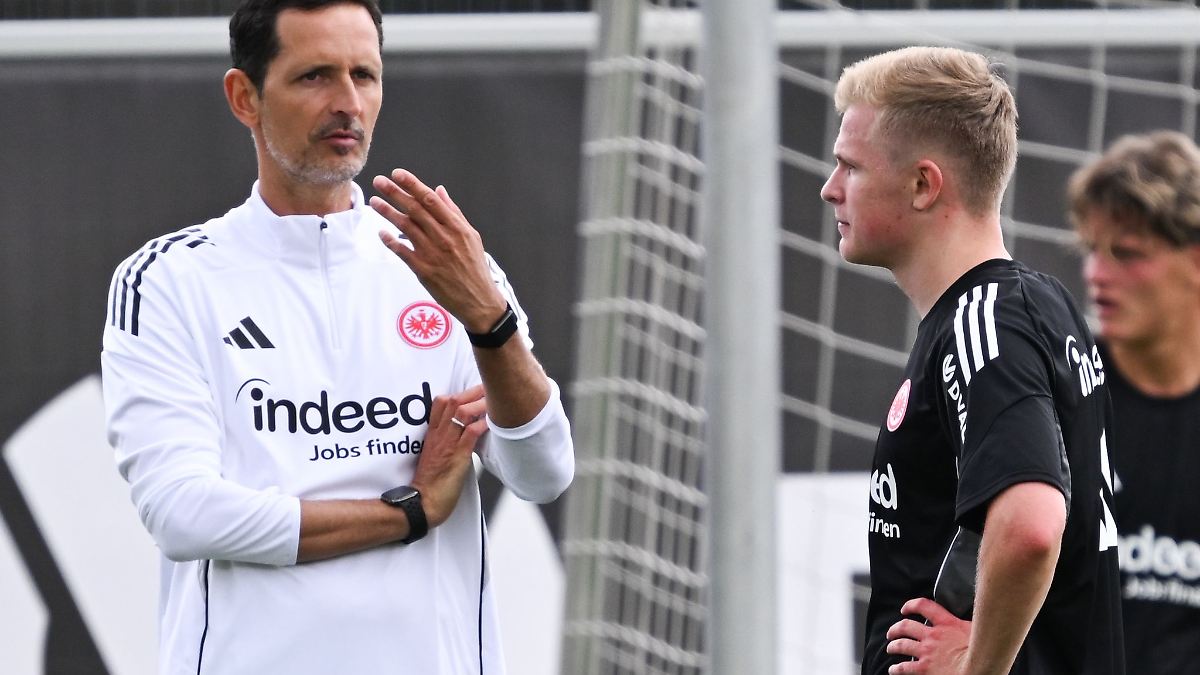 Eintracht Frankfurt im Test gegen Aston Villa ohne Burkardt