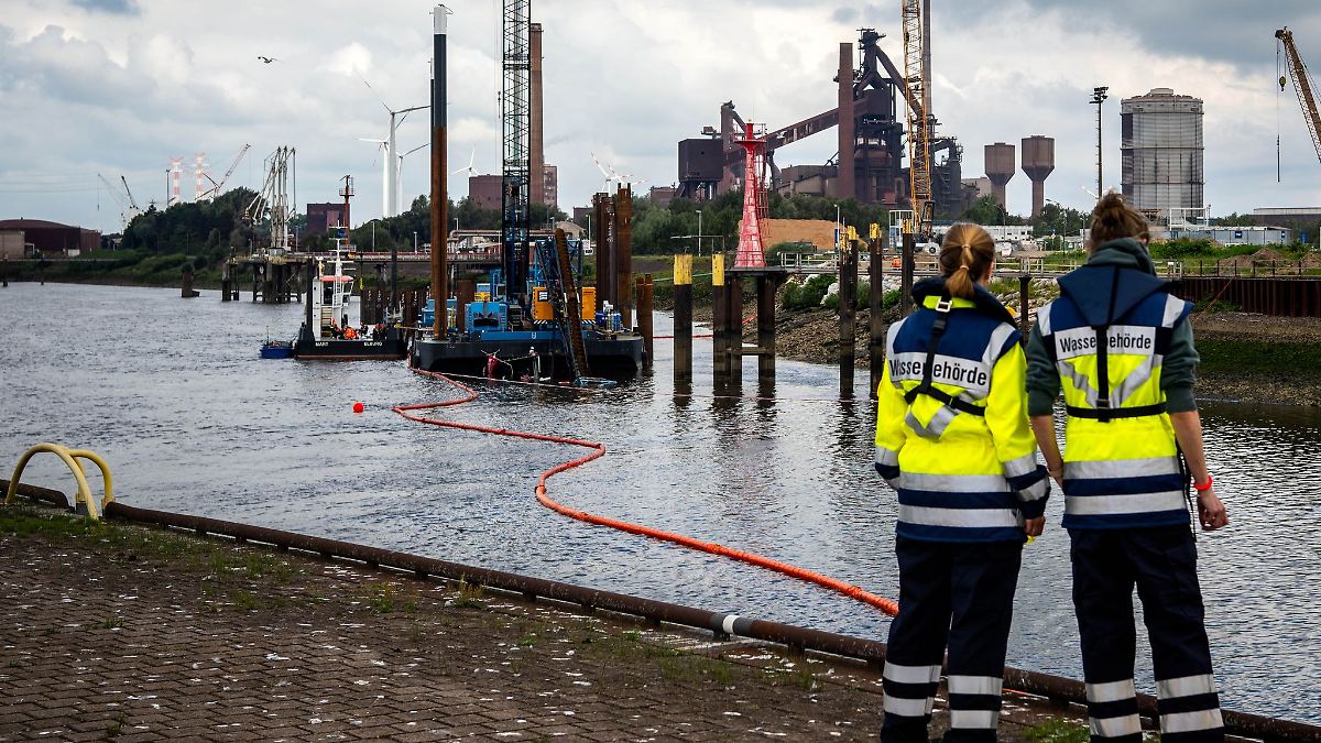 Bergung des gesunkenen Schleppers in Bremen beendet