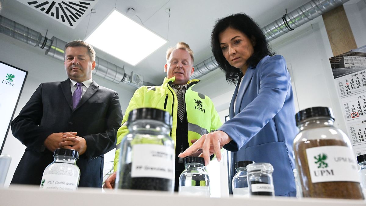 Wirtschaftsministerin Reiche: Von der Chemie hängt viel ab