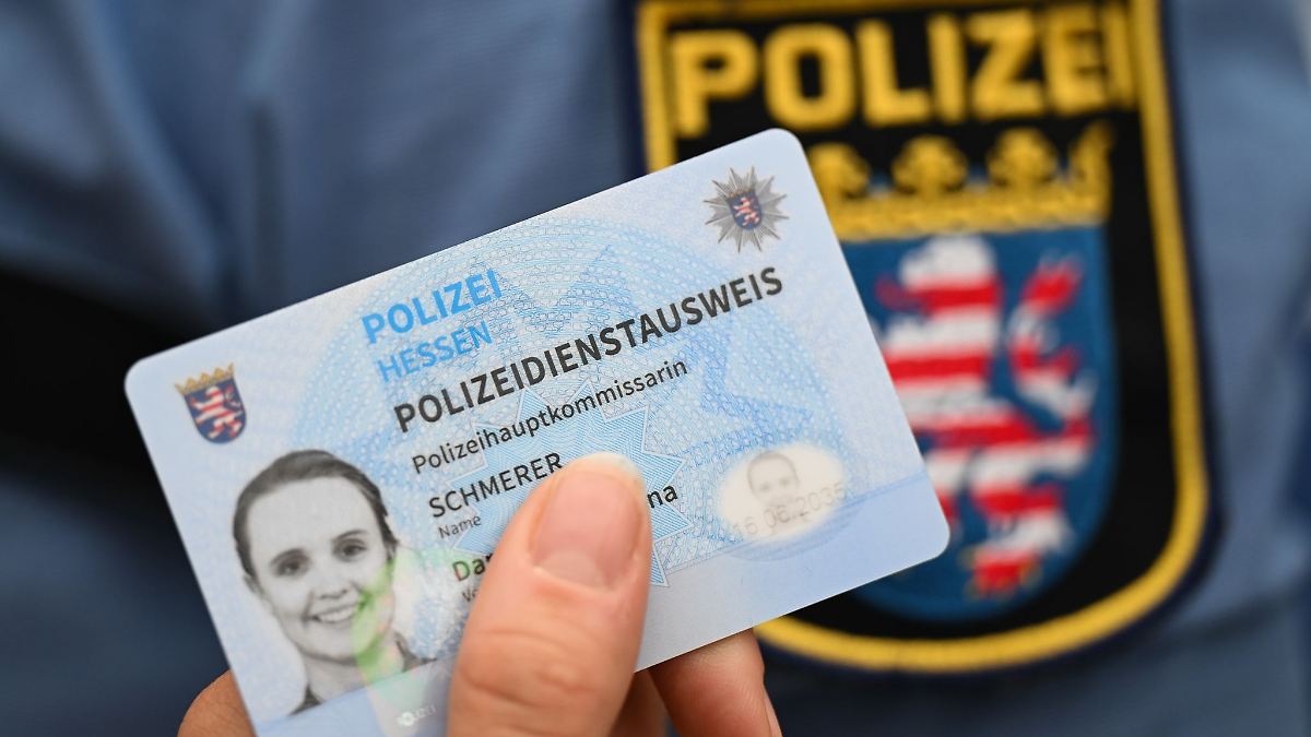 Polizei Hessen führt neuen Dienstausweis ein