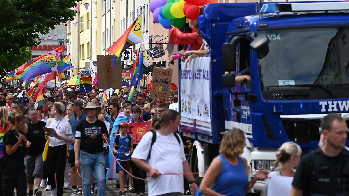 Rund 900 Menschen bei CSD in Neubrandenburg