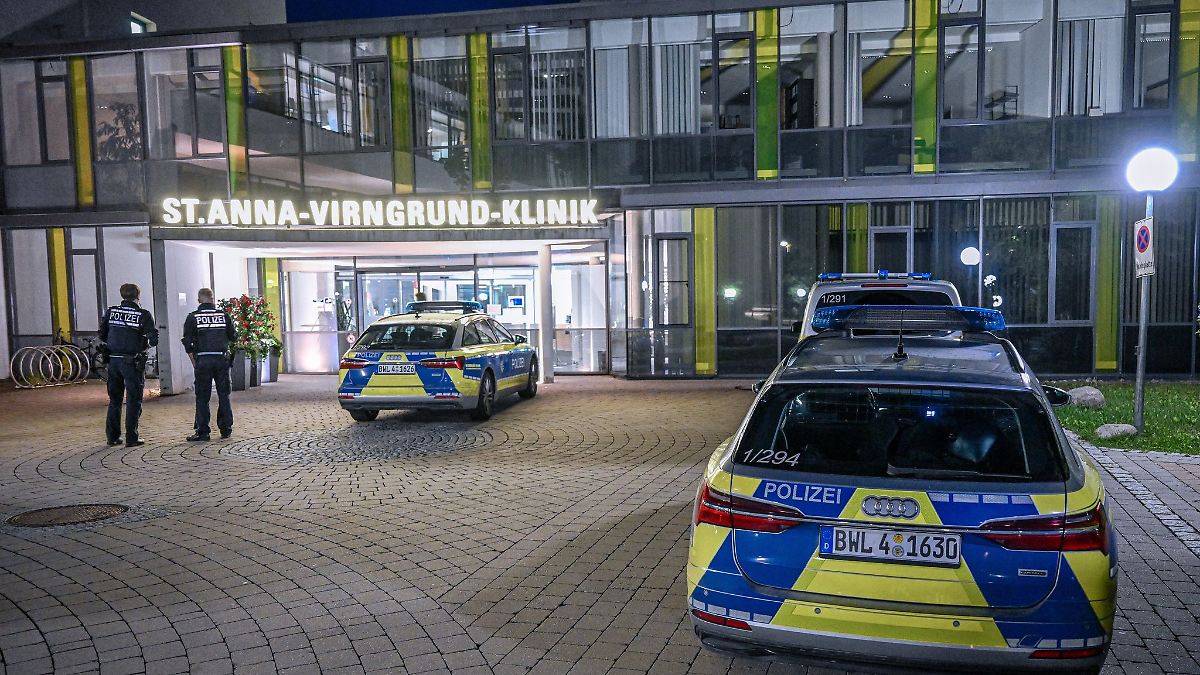 Patient sticht in Klinik auf Mitpatienten ein und flüchtet