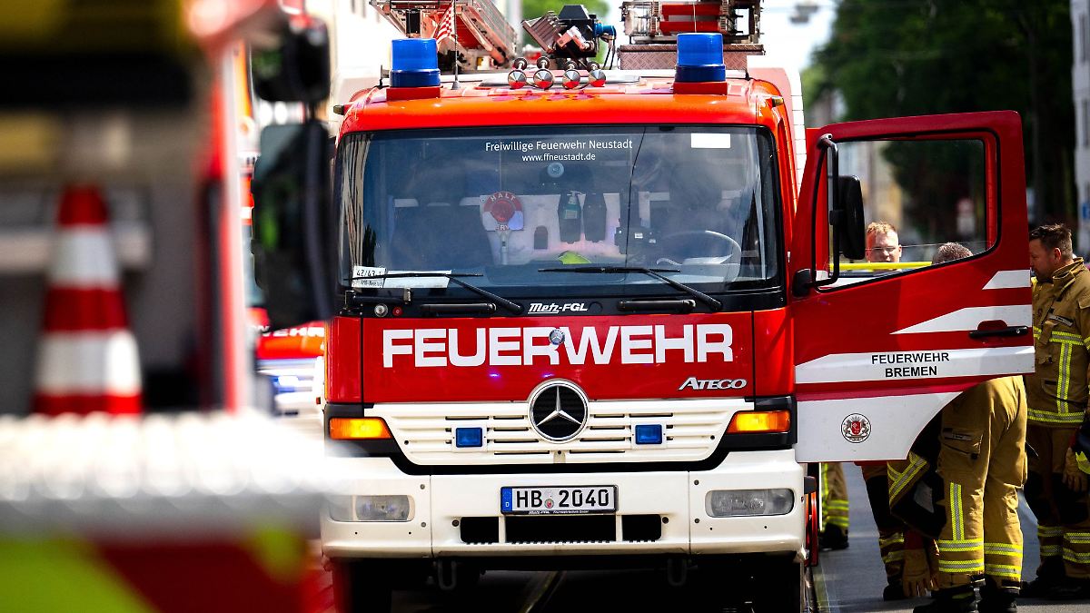 Feuer in Bremerhavener Hochhaus - Rund 50 Bewohner evakuiert