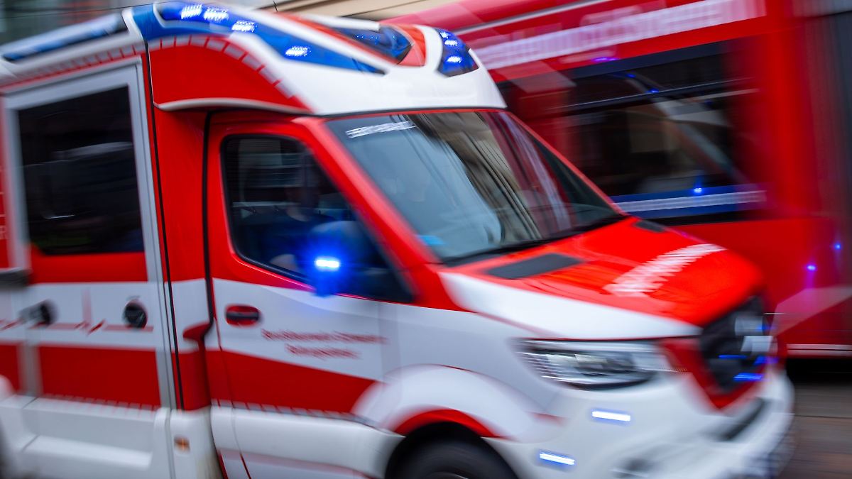 Verletzte bei Zusammenprall von Rettungswagen und Auto