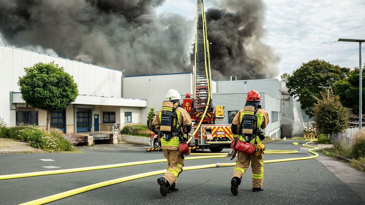 Nach Großbrand: Stadt Monheim gibt Entwarnung