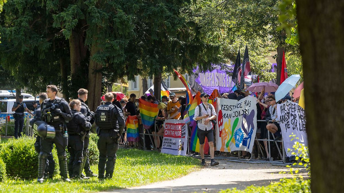 Queere Community beim CSD in Bautzen - Gegenproteste