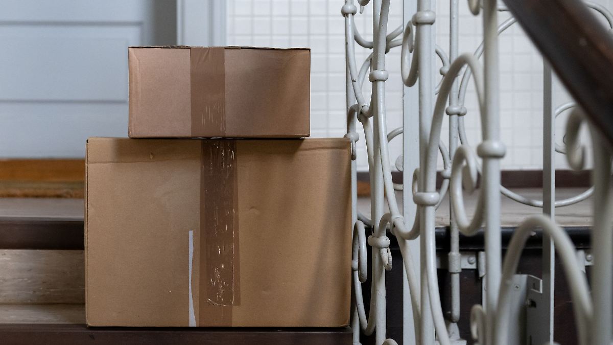 Zusteller ließ Tür auf und Motor laufen - Paketauto geklaut