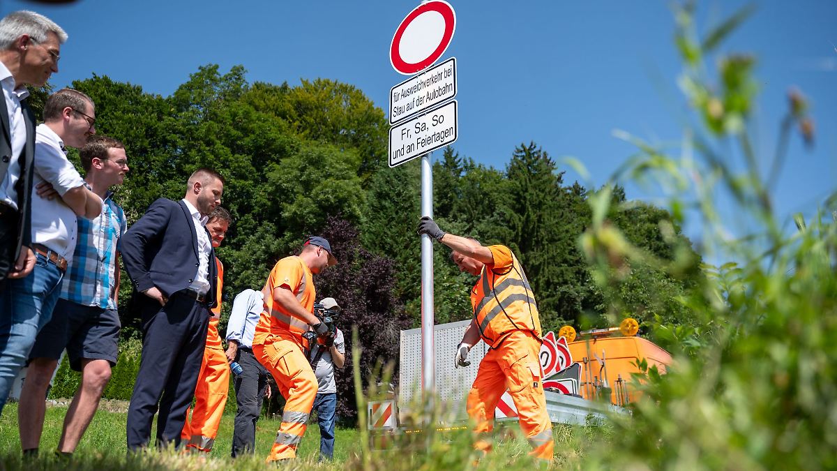 Durchfahrtsverbote bei Stau auf der A8 ab Freitag