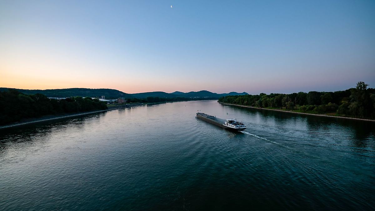 Leiche im Rhein bei Voerde gefunden