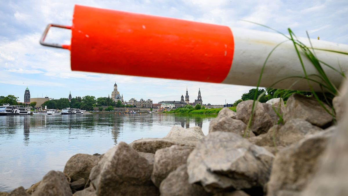 Elbe am Standort der Carolabrücke wieder befahrbar