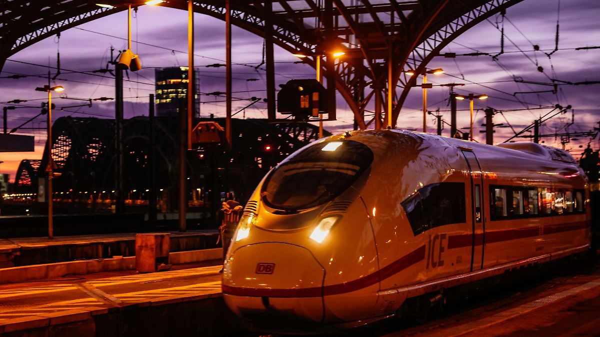 Liegengebliebener ICE in Köln: Strecke wieder frei