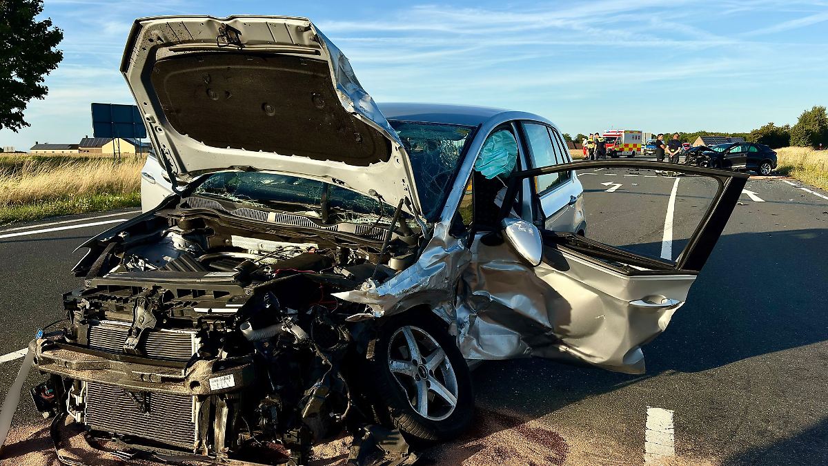 82-Jähriger stirbt bei Unfall auf B19 – sechs Verletzte