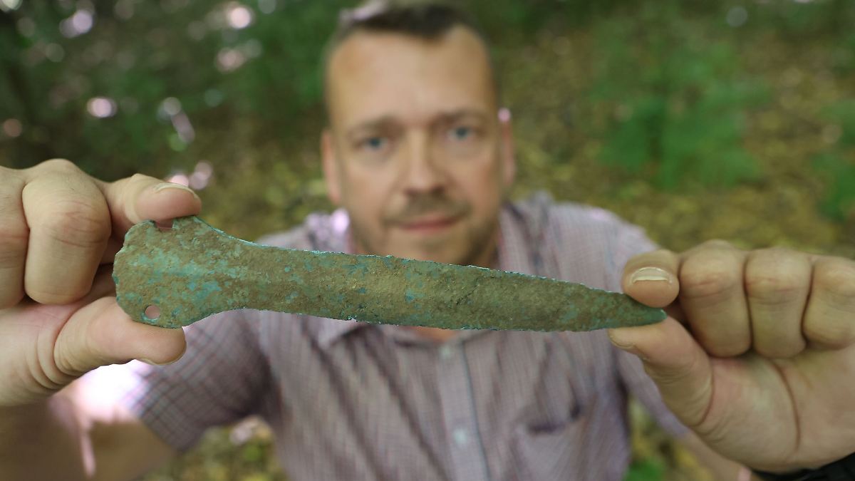 Rund 3.500 Jahre alter Bronzedolch in Nordthüringen entdeckt