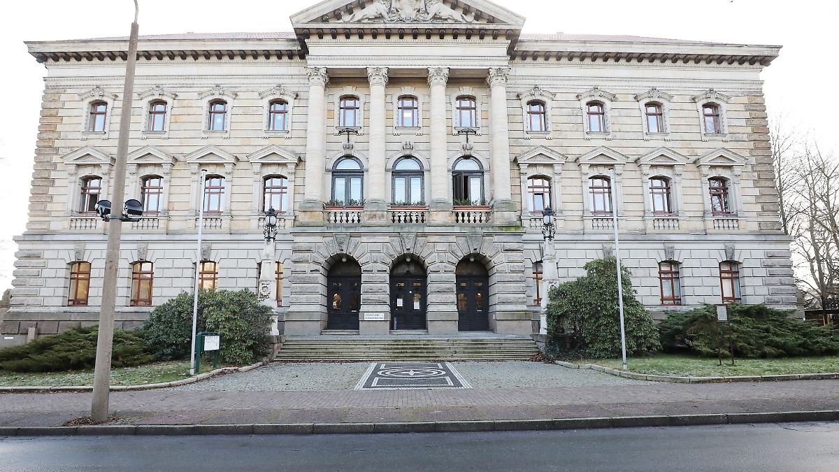 Mann droht Mitarbeitern in Landratsamt mit Sprengstoff