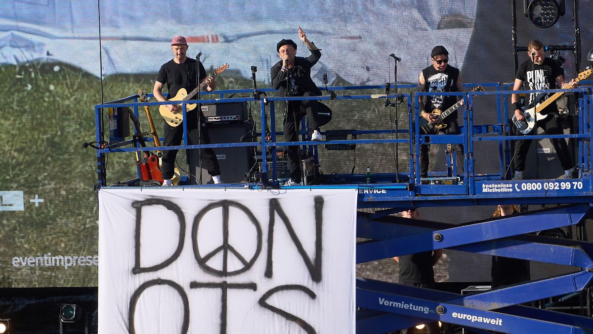 Rockband Donots spielt auf dem Tag der Niedersachsen