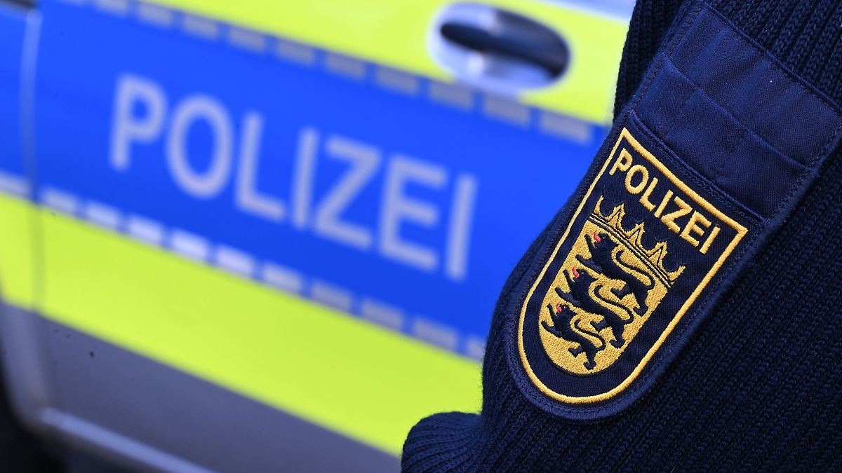 Mann attackiert zwei Busfahrer und beschädigt Linienbus