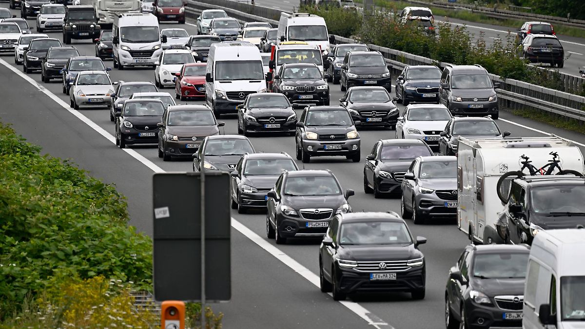 Mehr Autos in Niedersachsen - Wolfsburg bundesweit vorn