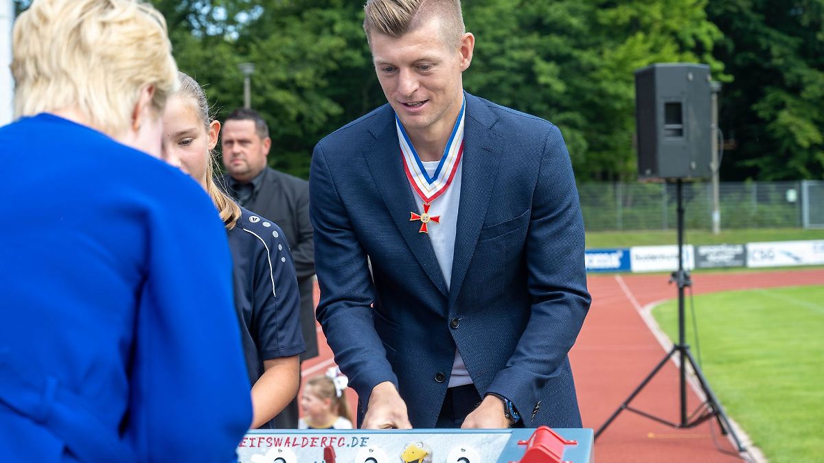 Toni-Kroos-Tischkicker für über 5.000 Euro versteigert