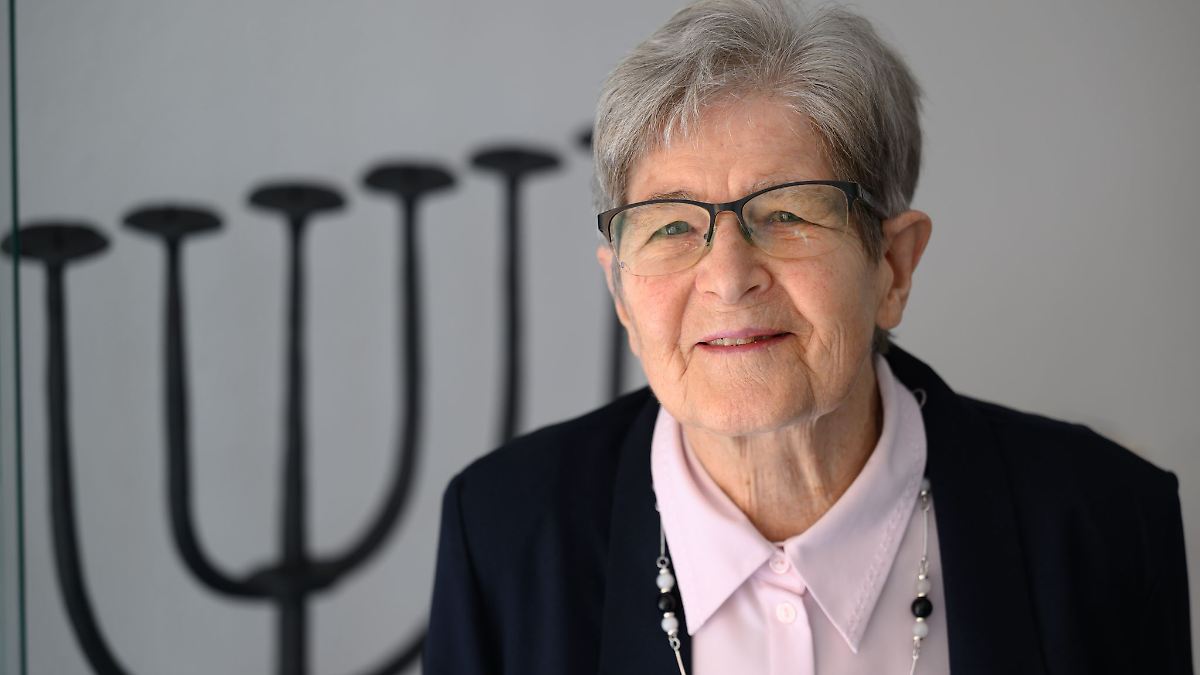 Holocaust-Überlebende Renate Aris wird 90