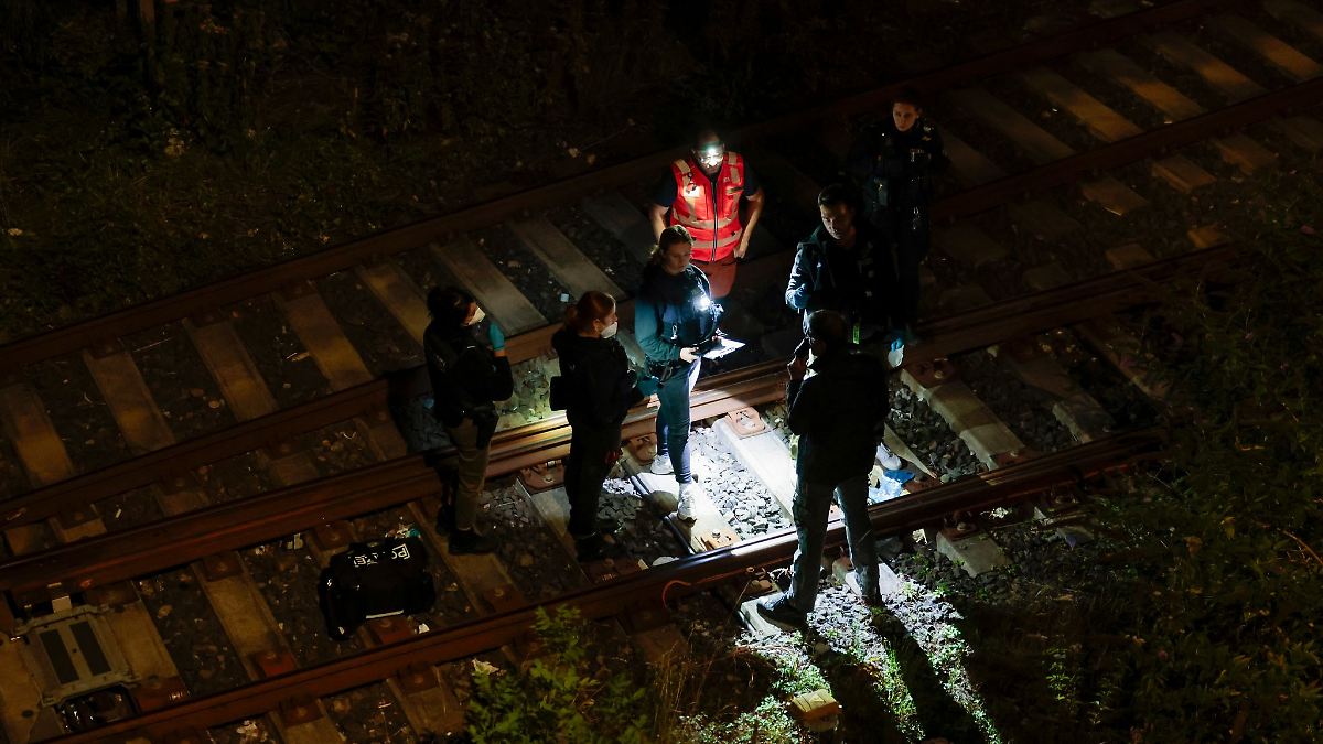 Kein Bekennerschreiben nach Brandanschlag auf Bahnstrecke