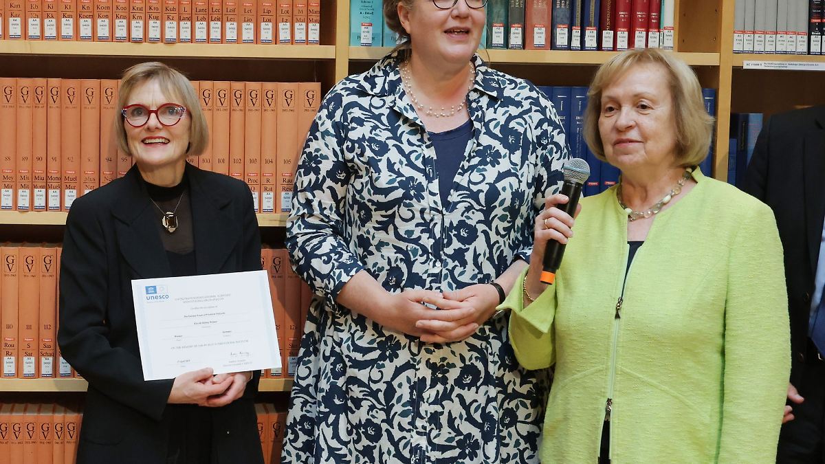 Unesco-Urkunden für Nietzsches Nachlass