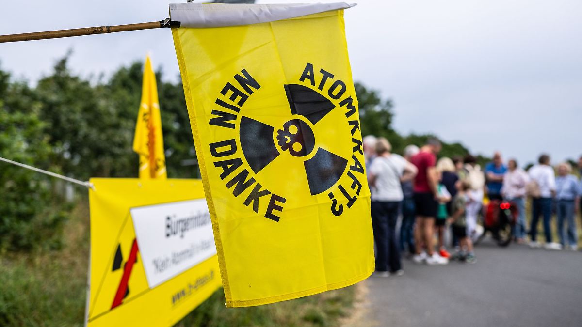 Kleine Demos gegen Castor-Transporte in Ahaus und Jülich