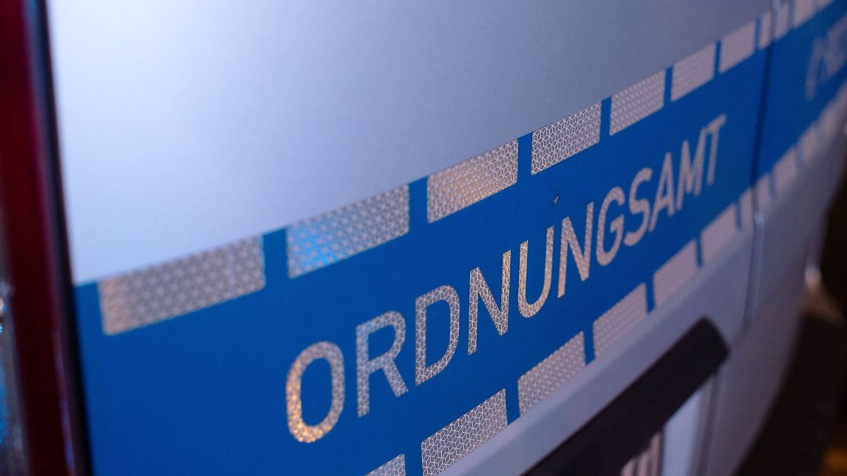 Kontrolle wegen Kippe – Mann beißt Ordnungsamtsmitarbeiter