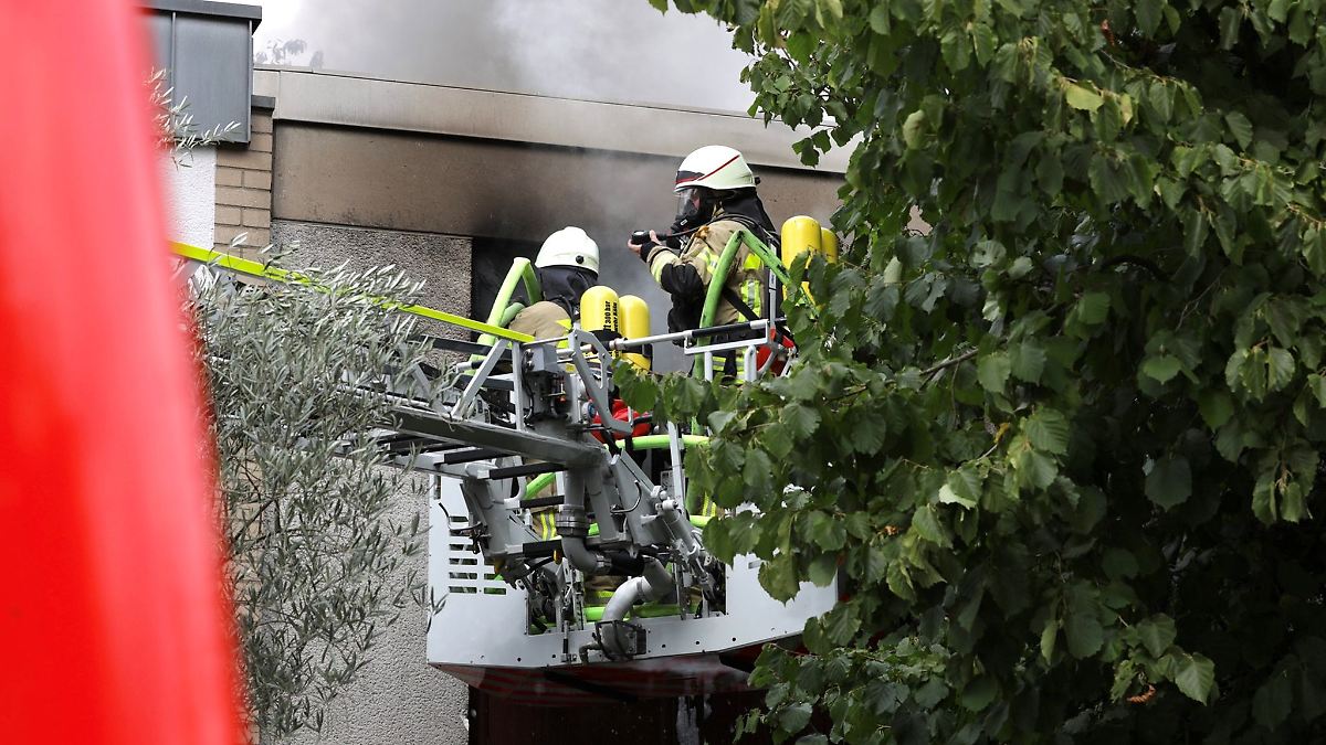 Feuer in Kölner Wohnhaus – Frau lebensgefährlich verletzt