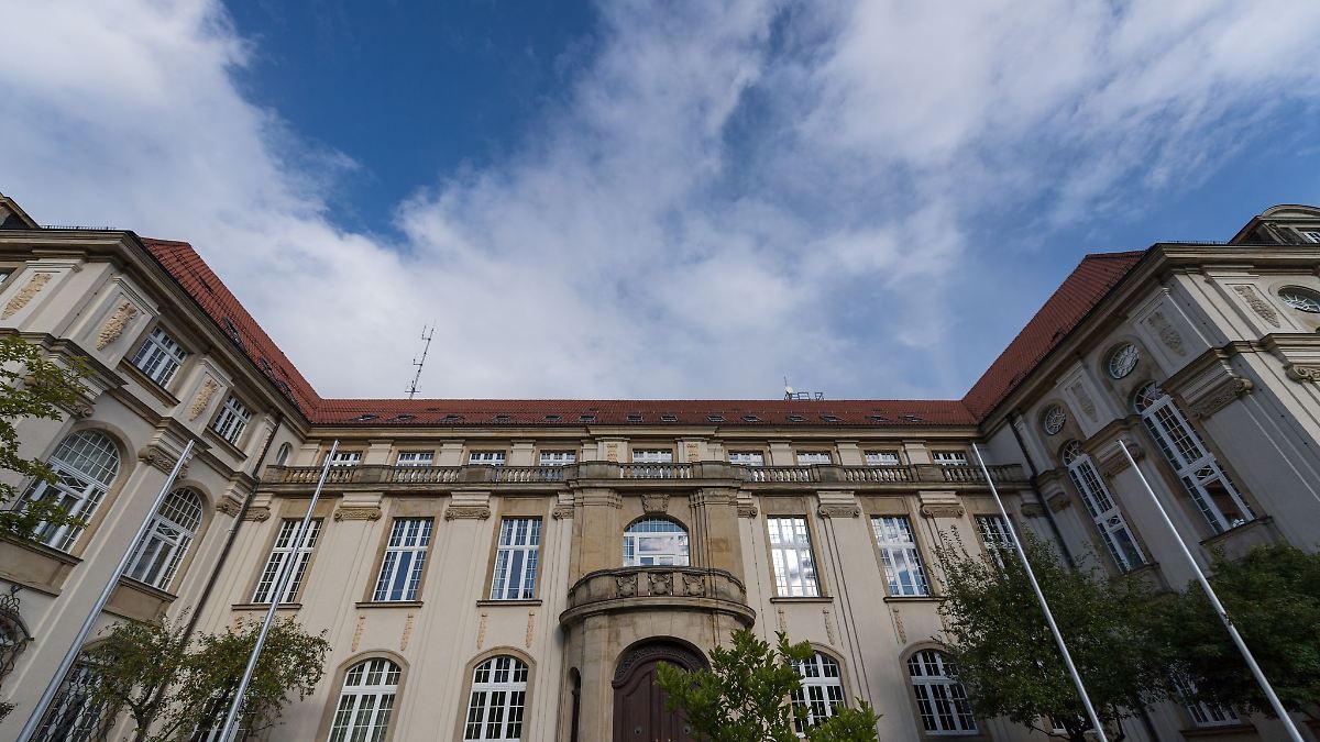 Prüfer entscheiden zu gestrichenem Ausländerbeauftragten