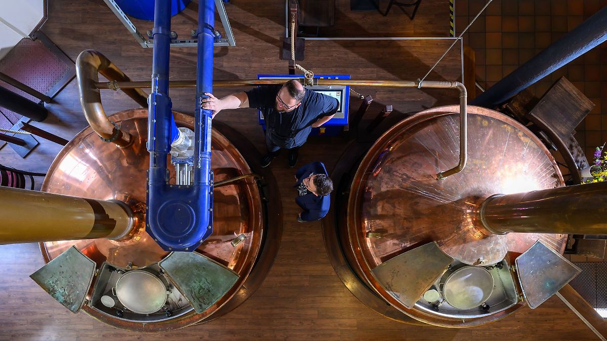 Bauhaus-Jubiläumsbier wird abgefüllt