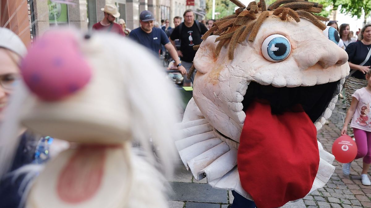 Bunte Parade läutet Saison des Puppentheaters Zwickau ein