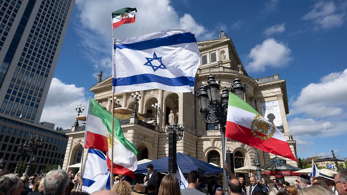 Mehrere hundert Teilnehmer bei Demo gegen Antisemitismus