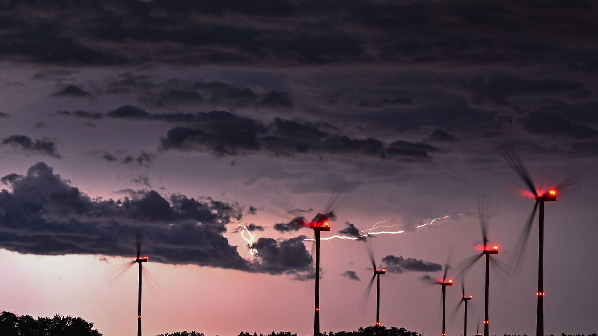 Windräder in Brandenburg blinken nachts nur noch bei Bedarf