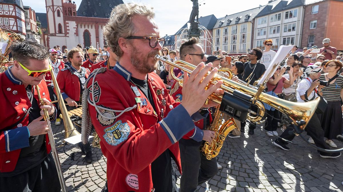 Mit Tanz und Techno: Kunsthalle Schirn zieht um