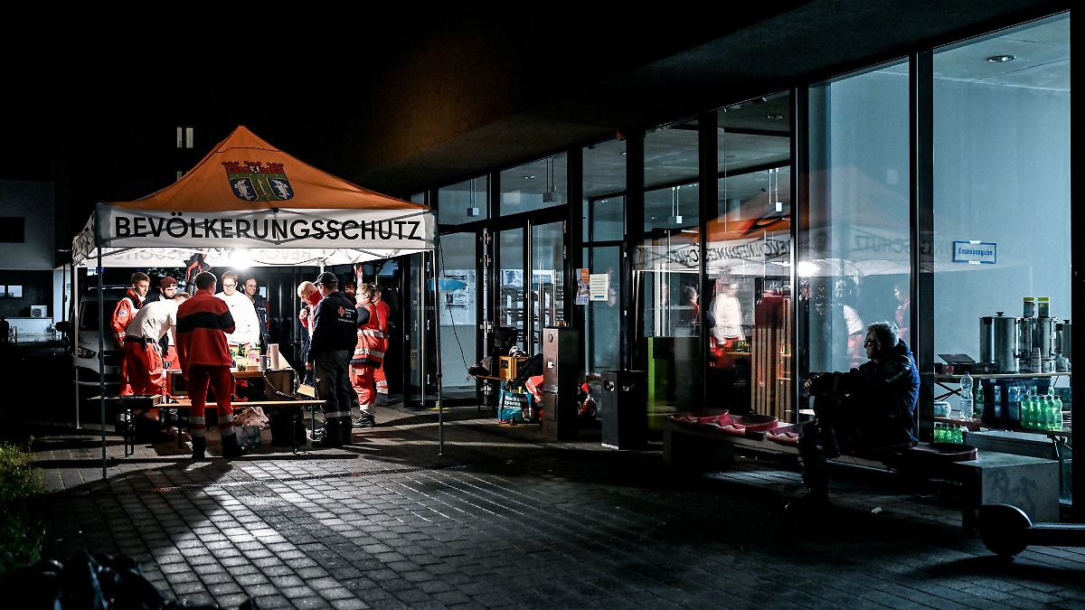 Am dritten Tag noch 13.700 Haushalte und Läden ohne Strom