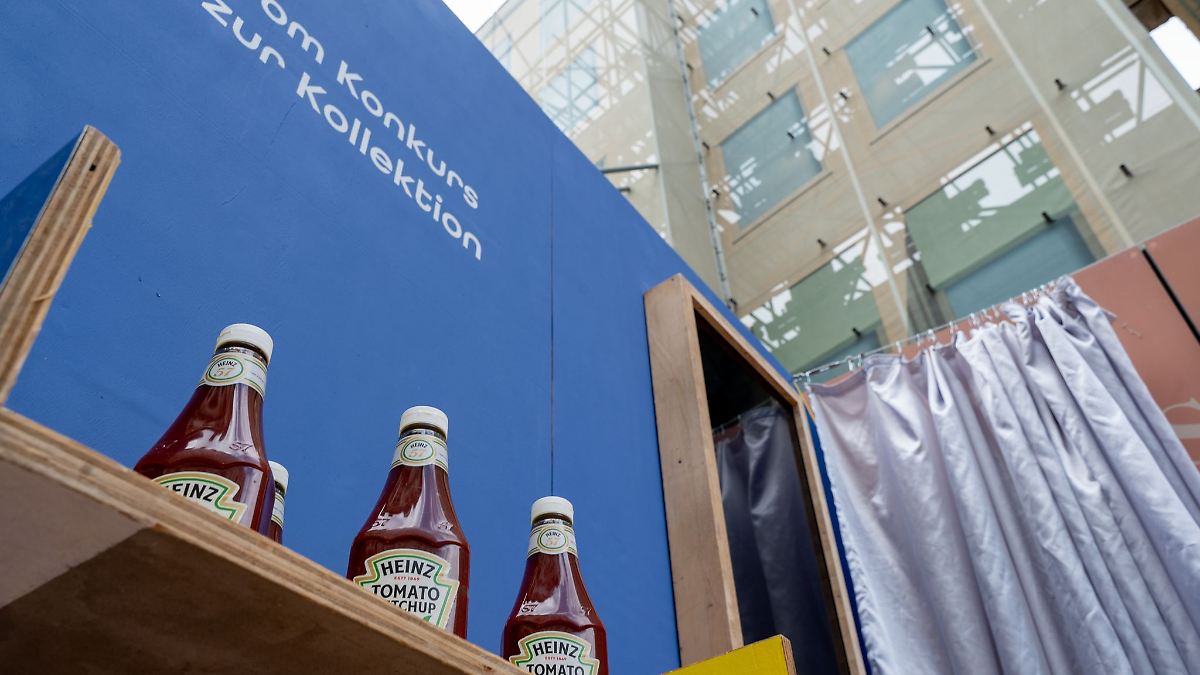 Aktionskünstler verkaufen Anteile an Benkos Ketchup